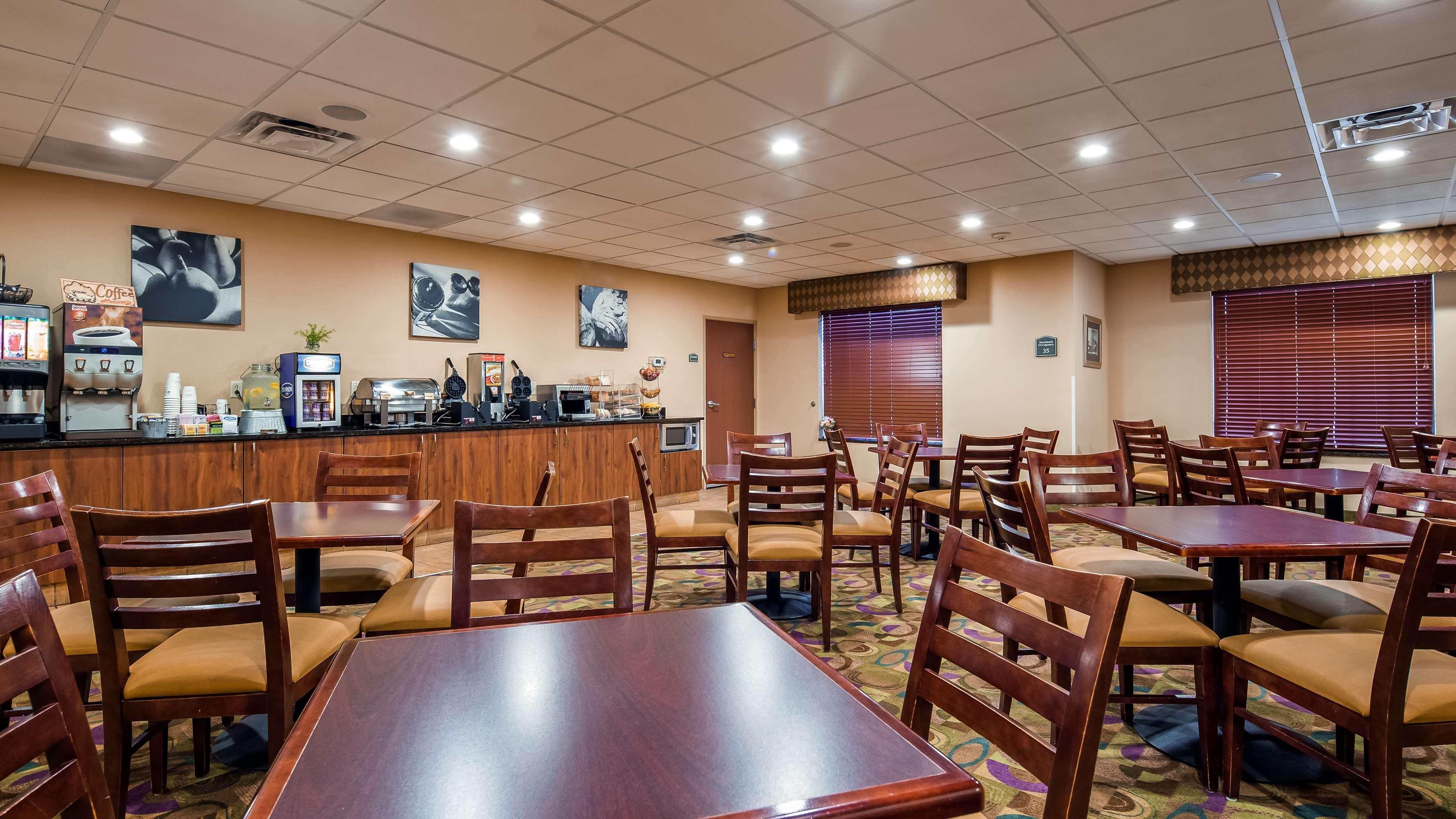 Best Western Plus Victor Inn & Suites Eksteriør bilde