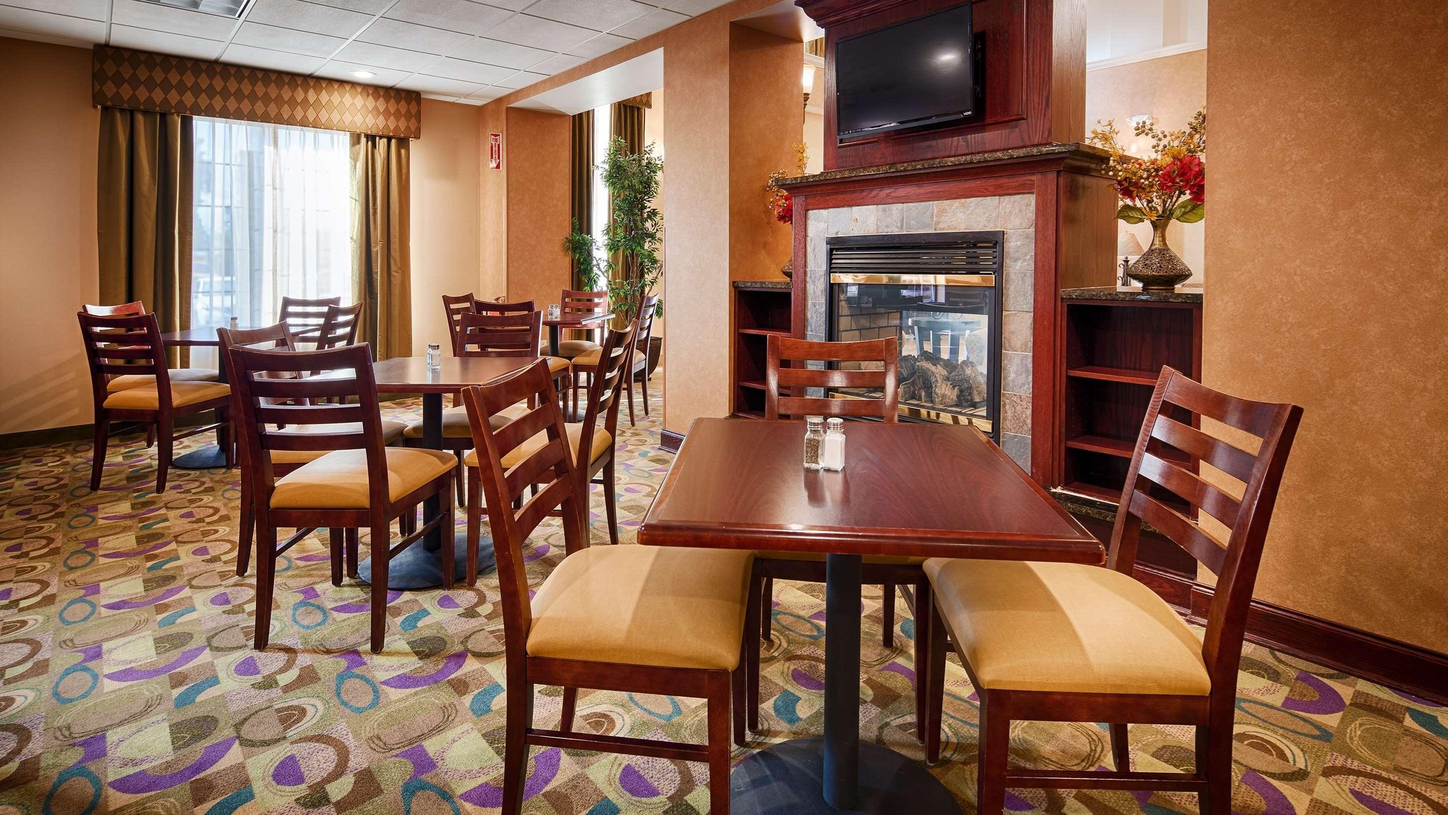 Best Western Plus Victor Inn & Suites Eksteriør bilde